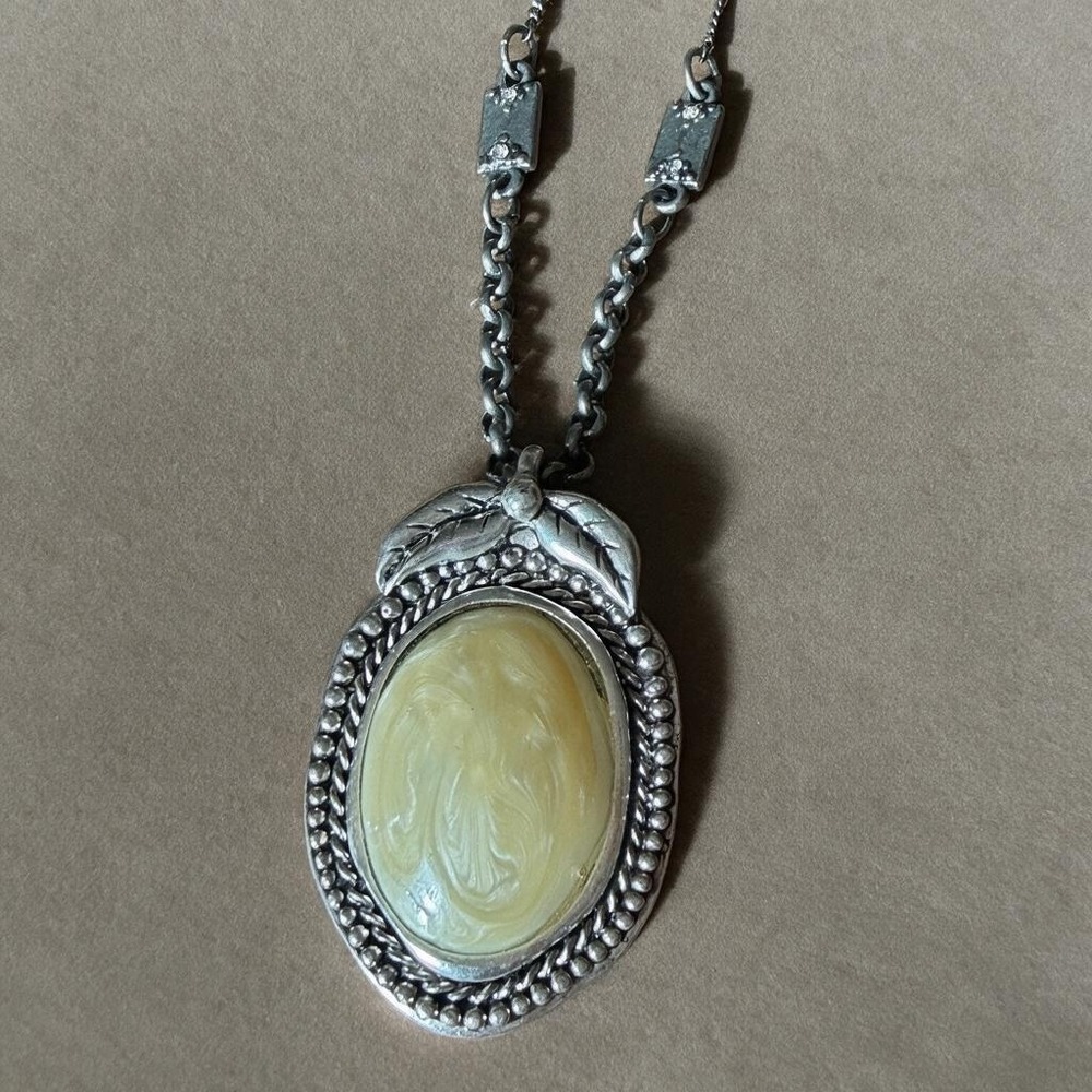 Vintage 1928 Jewelry Ivory Cabochon Pendant Necklace Silver Tone Estate